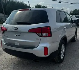 2014 Kia Sorento Silver Back Right View