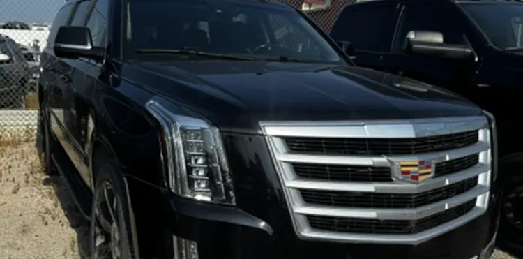 2016 Cadillac Escalade front right view