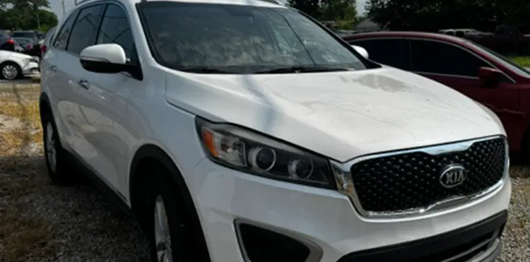 2017 Kia Sorento White Front Left View