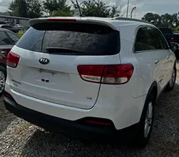2017 Kia Sorento White Back Right View