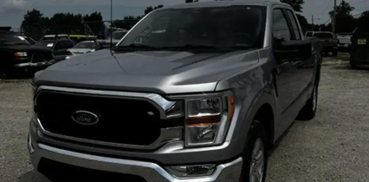 2022 Ford F-150 front right view